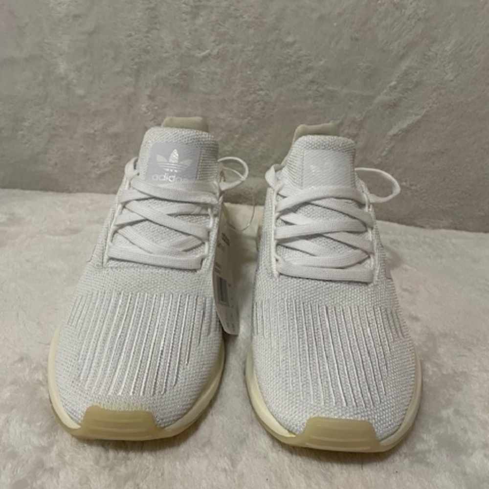 ADIDAS SWIFT RUN SHOE